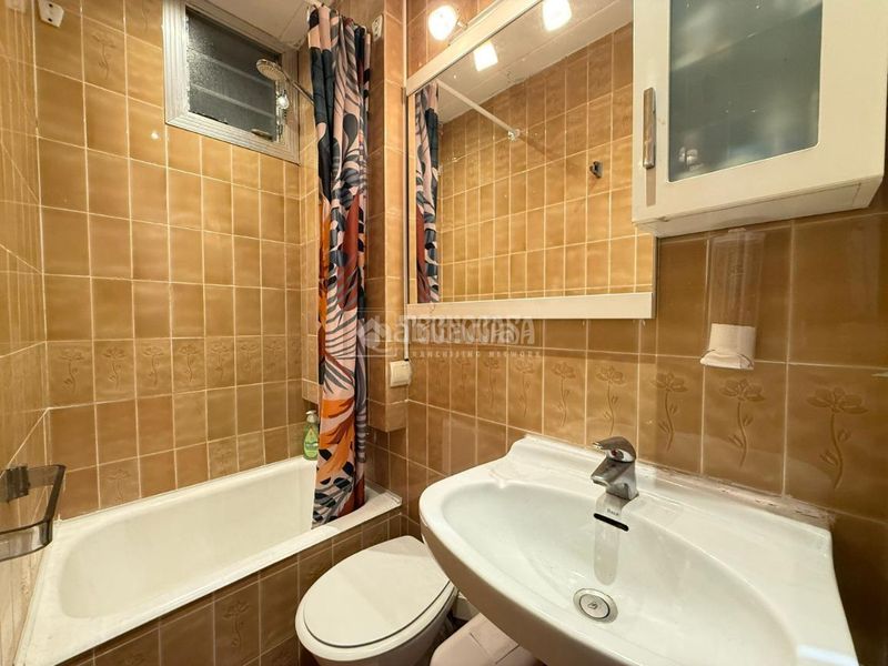 Foto c8c07b04-b61c-4394-9659-b840c5c49e7b. Pis a Sagrada Família Barcelona