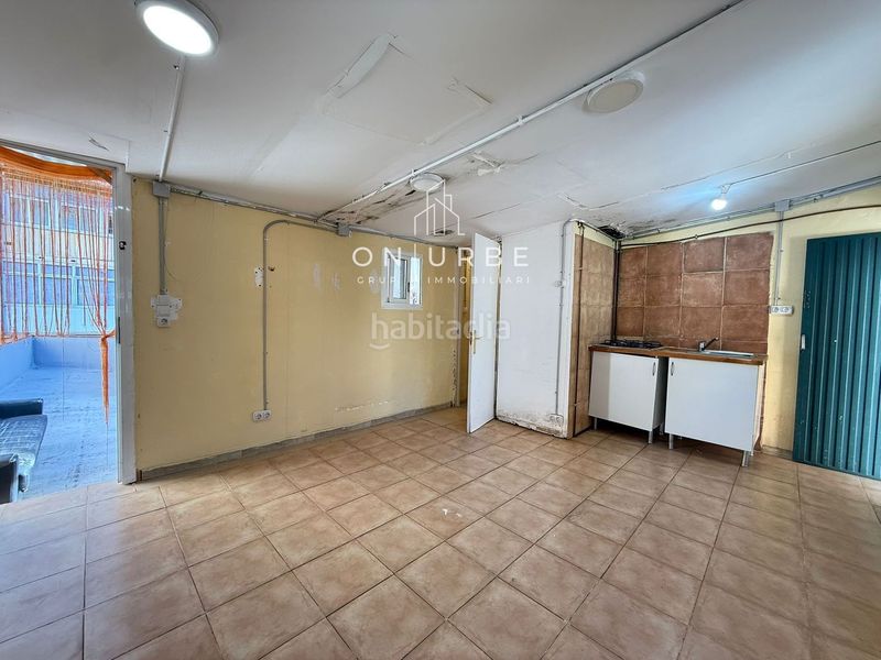Foto b2b6a615-5fe3-4b65-9b30-337775e72fef. Local comercial a Sagrada Família Barcelona