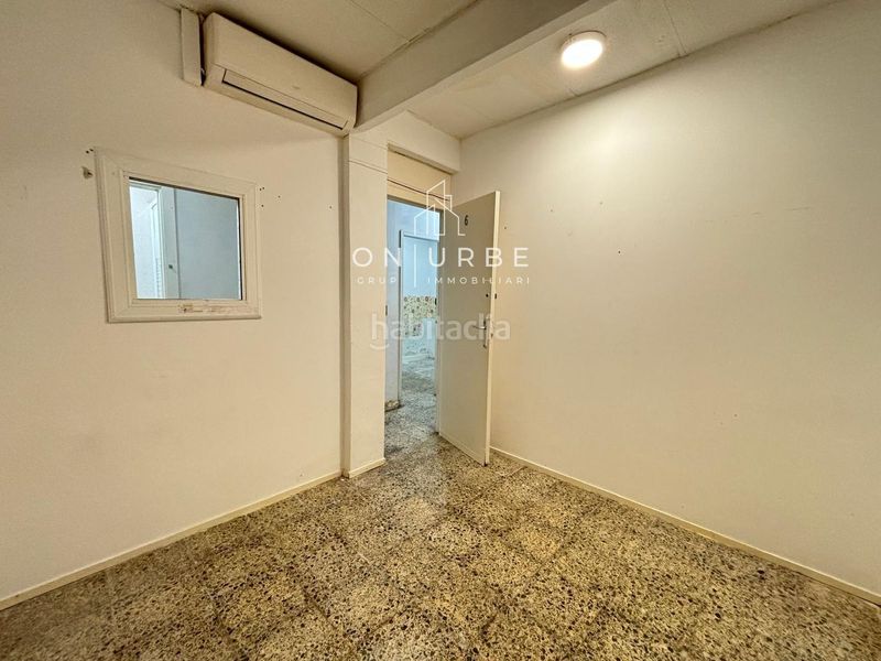 Foto cf9a9e52-c914-407a-ab23-ff76ac84d71c. Local comercial a Sagrada Família Barcelona