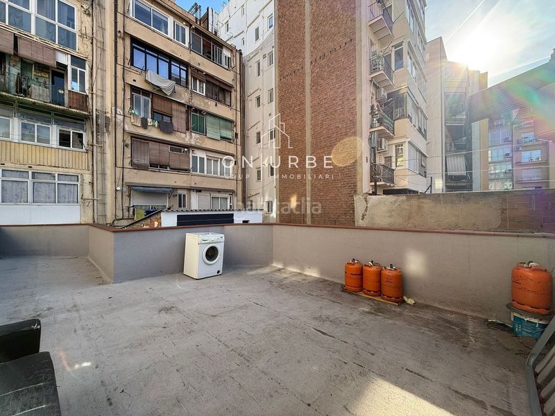 Foto f4210249-ae02-4a9e-a3bc-48c6f2b00f9b. Local comercial a Sagrada Família Barcelona