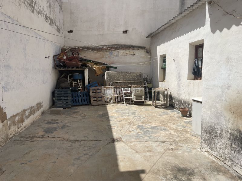 Foto 5075efaa-8c9e-4022-9ea1-1ea33eee8c24. Casa  para reformar en Tomelloso