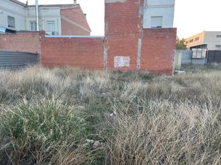 Terreno residencial en Calle rocinante 1. Solar de 141 metros para casa o cocinilla