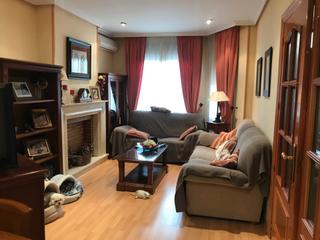 Casa adosada en Calle Tetuán 6A