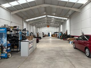 Fabrikhalle in Calle valle de alcudia 7. Se vende nave pegada ala avenida príncipe alfonso