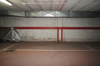 Miete Autoparkplatz in Travesía de arteixo 2t. Alquiler plaza de garaje de coche en el edificio situado en la t