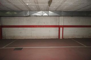 Miete Autoparkplatz in Travesía de arteixo 2t. Alquiler plaza de garaje de coche en el edificio situado en la t