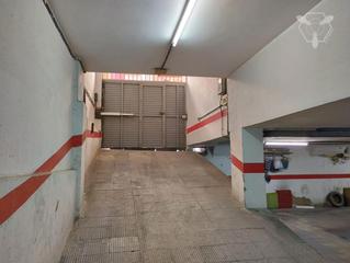 Aparcament cotxe a Nuevo Parque - Los Rosales - Tráfico Pesado. Garaje en venta en isla chica