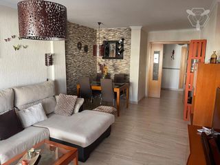 Etagenwohnung in Isla Chica. Piso en venta en el poligono