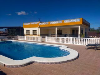 Alquiler Chalet en La Foia - Daimés - Asprella. Chalet con piscina en la hoya