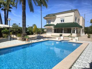 Xalet a Valverde. Gran chalet con piscina y jardín- carretera a santa pola