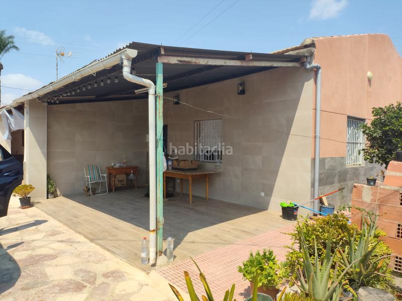 Foto b0a916c9-c320-4c82-bd4d-797846787594. Casa adosada  en algorós con frutales en Elche / Elx