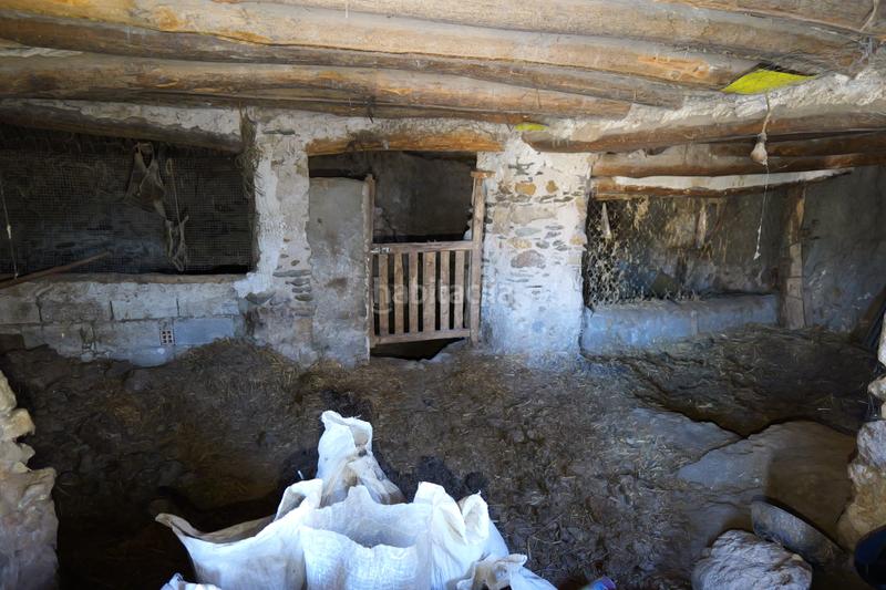 Foto 9e86d5cf-5722-48aa-9ee0-1a2f9aed9ee9. Casa aparellada a barrio la jarea 60 a Válor