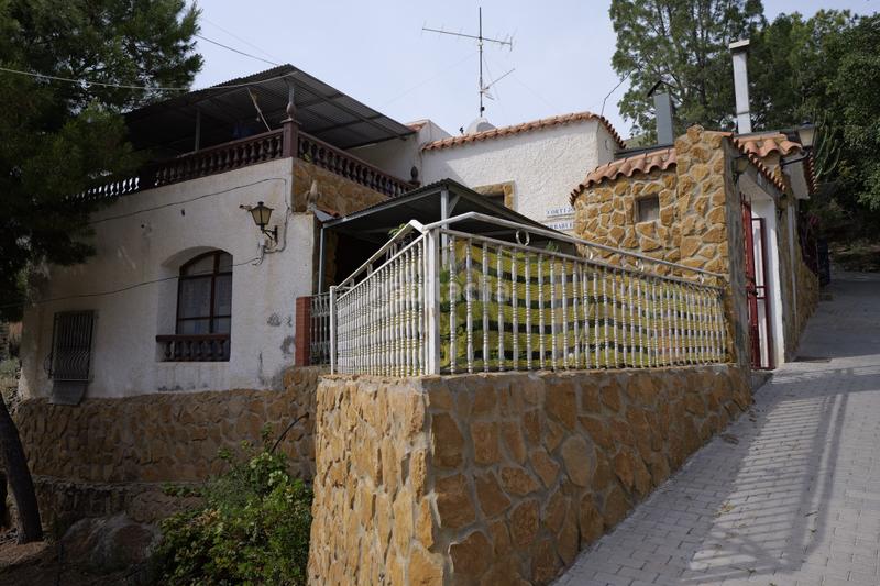 Foto c1d3a1de-953d-4ba7-b608-75fb10130d74. Xalet amb xemeneia a Adra