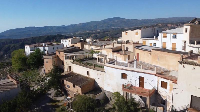 Foto 49c895b7-b39b-452c-98ce-39a6a7b76a0c. Casa adosada en calle naranjos 10 en Válor