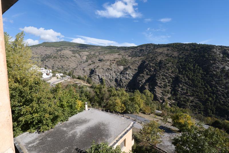 Foto 3f9a16fc-73b7-4357-8691-e93c56ed5a72. Casa adossada a plaza obispo m peinado 5 a Bérchules