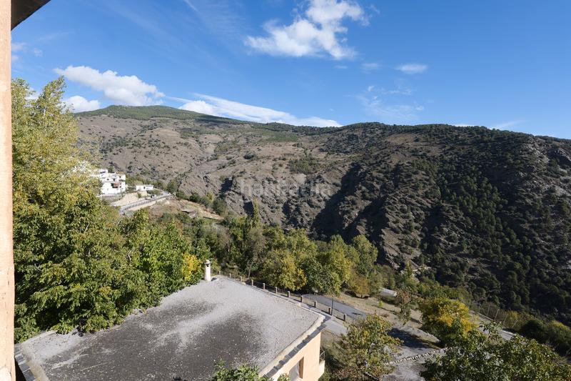 Foto f624d0b1-642b-4dce-8265-7aa4d456c8a9. Casa adossada a plaza obispo m peinado 5 a Bérchules