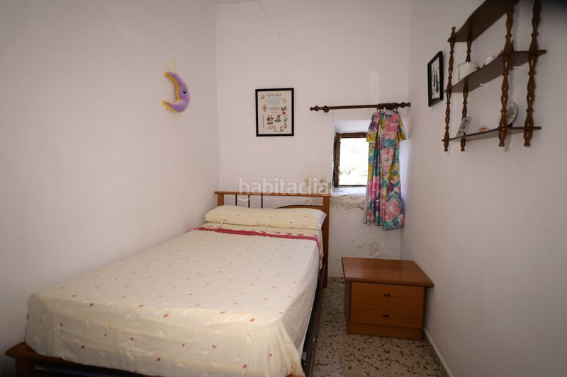 Foto b8c36f5b-293b-4aa6-ac9d-02cfecbf109a. Casa aparellada amb xemeneia a Lobras