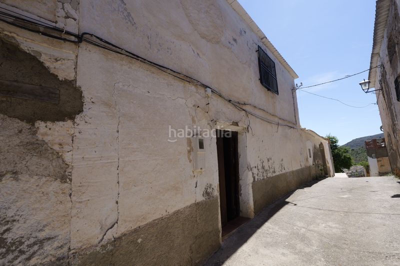 Foto 4b6a1c20-0298-47d2-a145-8e5db65eb64a. Casa adossada a calle azucena 2 a Turón