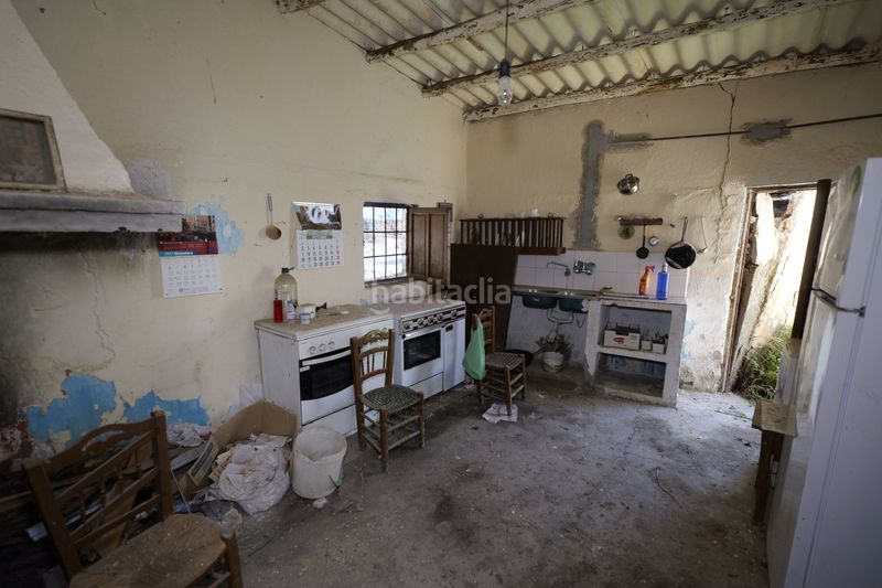 Foto 4d5ef45a-d705-400b-9382-e44a31790460. Casa adossada a calle azucena 2 a Turón