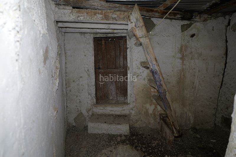 Foto 51daaa61-1884-4a33-8eee-6c84e554c6c4. Casa adossada a calle azucena 2 a Turón