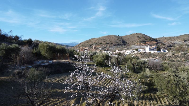 Foto 6ab1b170-2080-46d0-8995-63984079122f. Casa adossada a calle azucena 2 a Turón