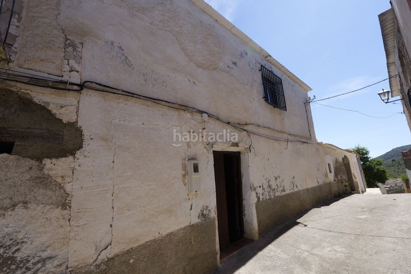 Foto aa1bb43e-32ec-4b25-9770-caa80ed3f3b6. Casa adossada a calle azucena 2 a Turón