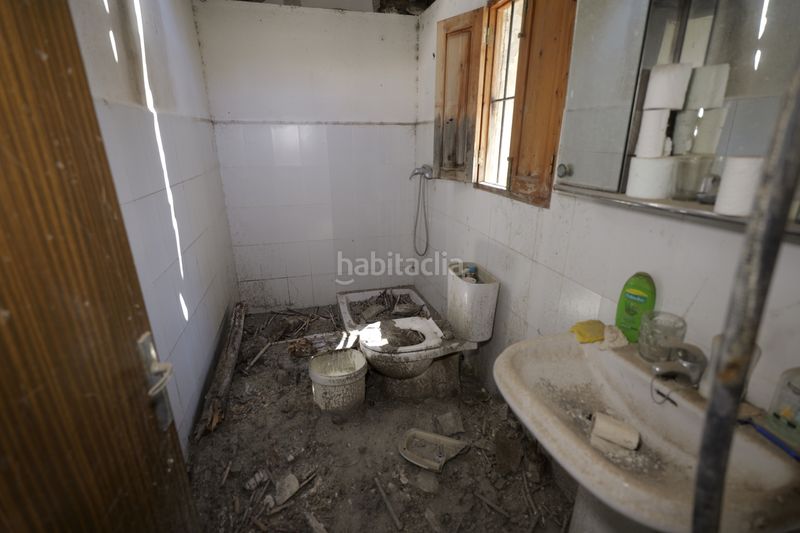 Foto b0b23f7a-6efb-47c0-b1a3-3a01150e75ab. Casa adossada a calle azucena 2 a Turón