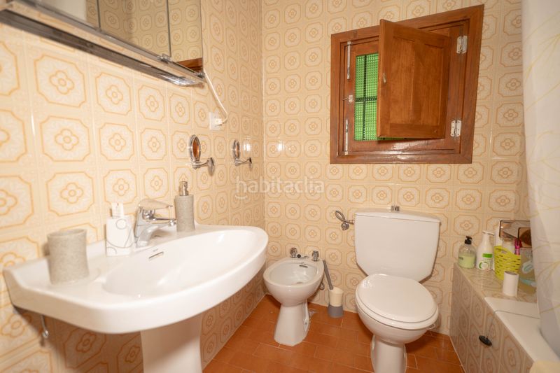Foto beb45b0f-9c86-4220-b946-c2cb9e91c952. Casa adossada a calle iglesia 5 a Nevada