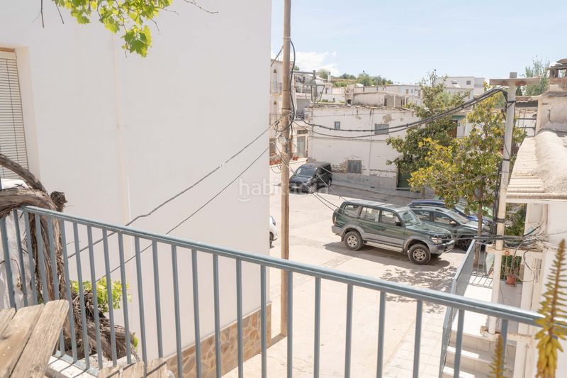 Foto a32be198-1e1b-44a3-b111-826e3f839d55. Casa aparellada a calle fuente baja 1 a Nevada