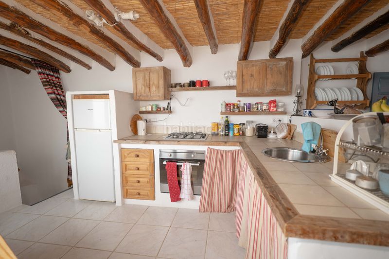 Foto c80cf948-86ec-4556-b582-affc8fba2e34. Casa aparellada a calle fuente baja 1 a Nevada