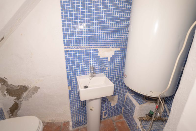 Foto df5fa955-cc1f-4f1c-be00-463d96c5b9e2. Casa aparellada a calle fuente baja 1 a Nevada