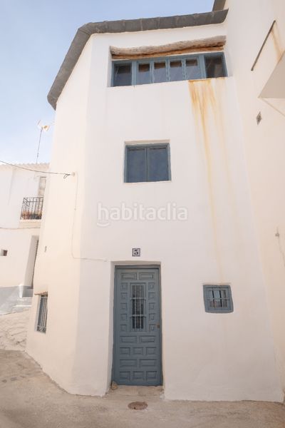 Foto e128de5a-f9c5-44de-a56f-7cf079d542e0. Casa aparellada a calle fuente baja 1 a Nevada