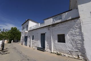 Casa aparellada  Calle la ermita 22. Casa pareada con amplitud y vistas panorámicas hacia el sur
