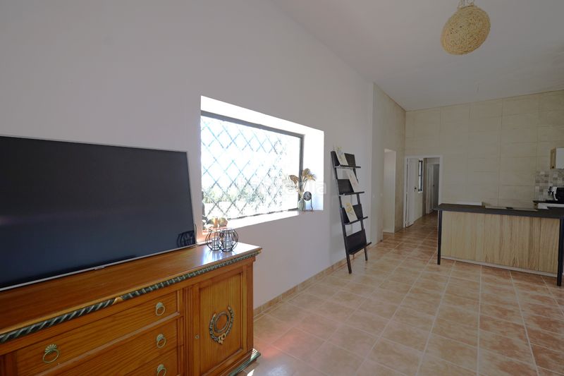 Foto 5f5b1ad4-21b4-4bd3-ba40-4f53aa400787. Xalet amb xemeneia aparcament piscina a Adra