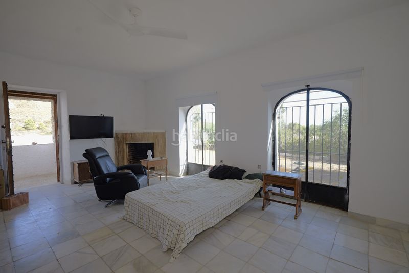 Foto a1428b9d-e043-4d02-b49d-1186a7fccb1d. Xalet amb xemeneia aparcament piscina a Adra