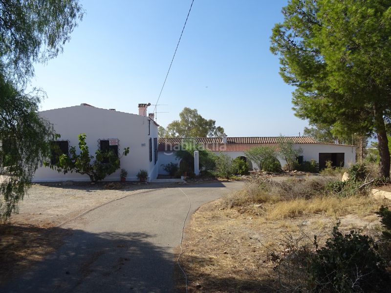 Foto a159f45b-a068-4f93-8fa6-220a4d65a5e4. Xalet amb xemeneia aparcament piscina a Adra