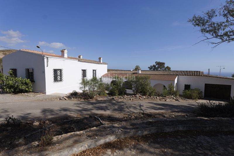Foto a9fef65b-c312-4166-9606-4c78f928e033. Xalet amb xemeneia aparcament piscina a Adra
