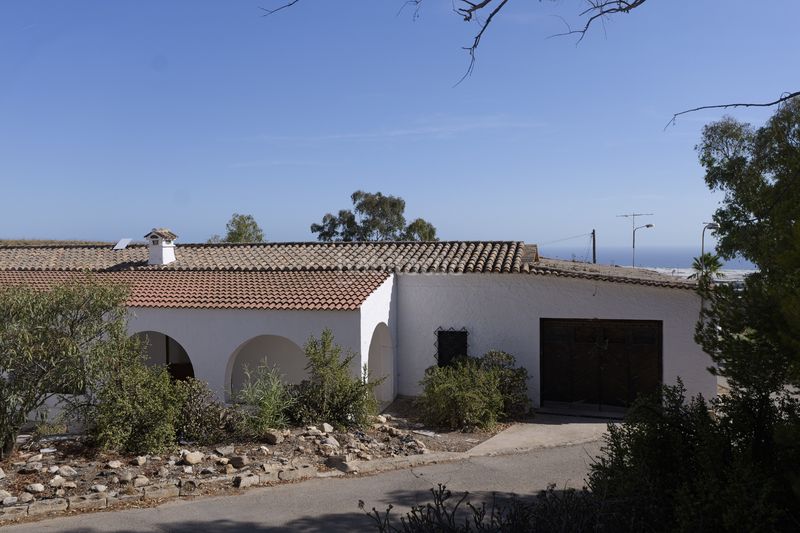 Foto c6ed8f6f-f12b-4cf5-8942-7651d2b0ce98. Xalet amb xemeneia aparcament piscina a Adra