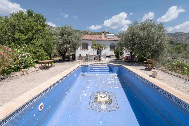 Foto d3b2093e-89d0-4a48-90d6-9cae93902e49. Xalet amb xemeneia calefacció aparcament piscina a Válor