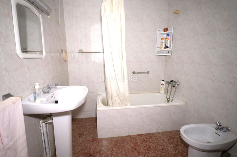 Foto b3288220-39df-44fa-b321-ce95714c7b4b. Casa adossada a calle capitana 9 a Nevada