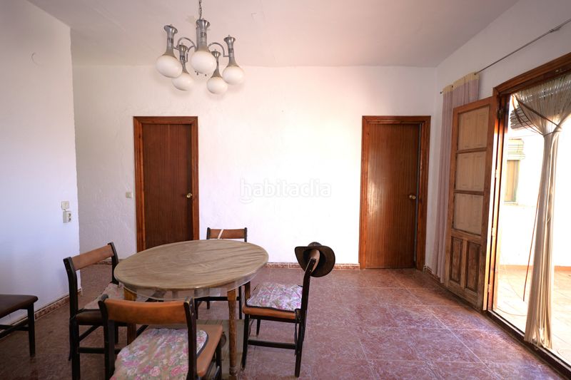 Foto c217da53-2b41-4aad-9df2-d0dbe9b8c068. Casa adossada a calle capitana 9 a Nevada