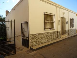 Casa pareada en Calle fuente la higuera 23. Casa pareada 4 habitaciones con terraza y patio 165 m2 en berja