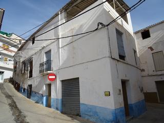 Casa aparellada a Calle calvario 7. Gran casa de 423m2 con mucho potencial en cádiar granada