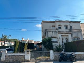 Casa adossada  Carrer del déu horus. Oportunidad chalet esquinero