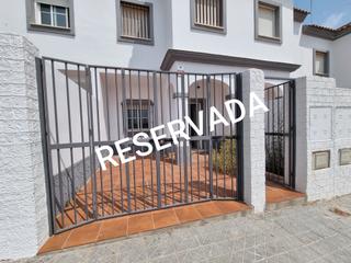 Casa adossada a Mairena del Alcor. Venta de casa unifamiliar