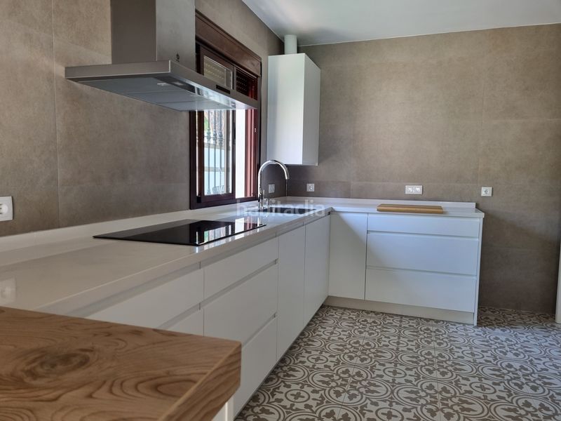 Foto c7c06f94-6e7e-41b2-bb8c-962db3649189. Location chalet avec cheminée chauffage parking piscine dans Chiclana de la Frontera