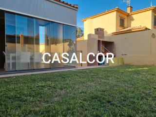Miete Chalet in Mairena del Alcor. Alquiler chalet en urbanización privada
