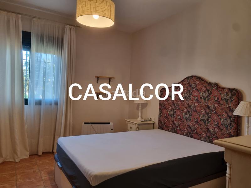 Foto 4de6e591-201b-4c42-9ab6-84424cd55258. Location chalet avec parking piscine dans Mairena del Alcor