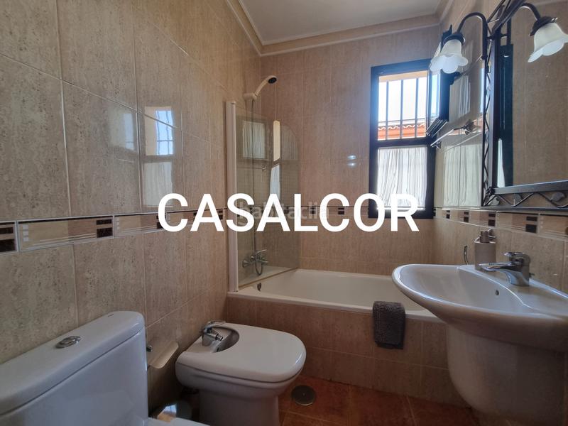 Foto 5bce0b46-4e14-493b-91bb-884e85aaf00d. Lloguer xalet amb aparcament piscina a Mairena del Alcor
