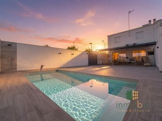 Maison jumelée à Villanueva de la Serena. Unifamiliar de lujo con piscina en el rodeo,  villanueva de la s